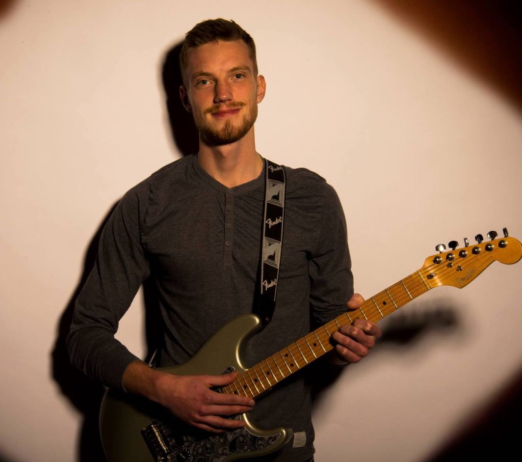 Niels - Elbas Guitar Keyboard/Synthesizer Klaver Trommer Ukulele - Aarhus