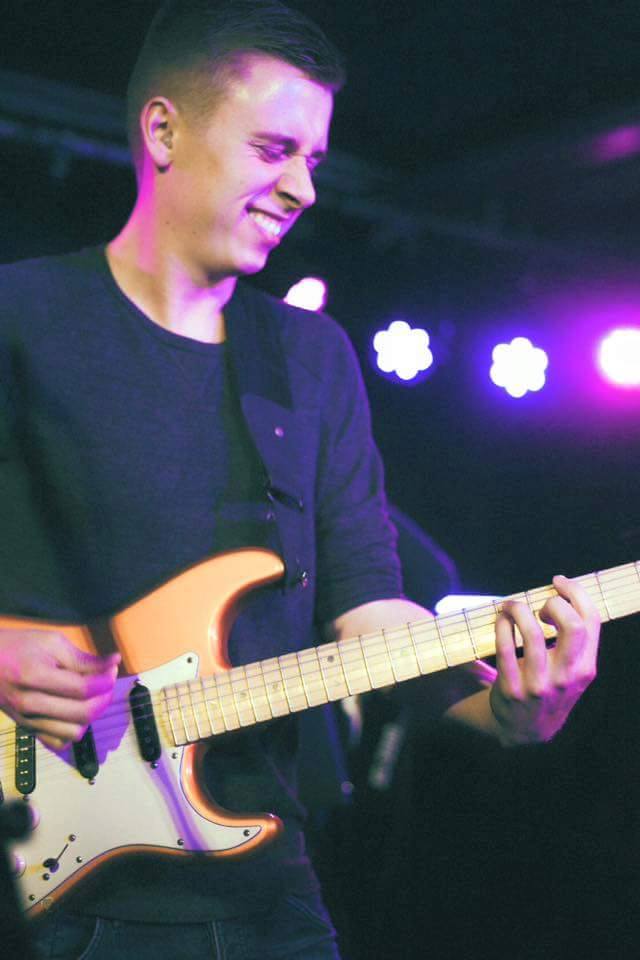 Sebastian R. - Guitar Guitar og sang synkront - Aarhus