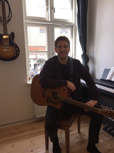 Anders O - Elbas Guitar Guitar og sang synkront Hørelære/Musikteori Klaver Sang - Aarhus